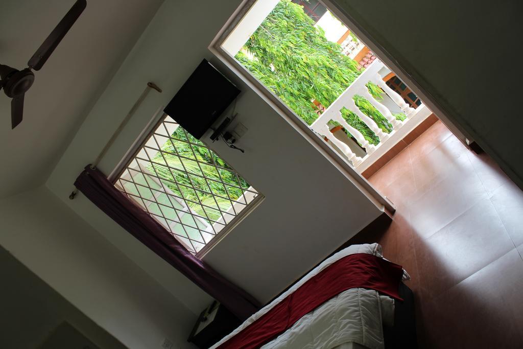 Sugar Plum Macedo Palms Bed & Breakfast Бага Стая снимка