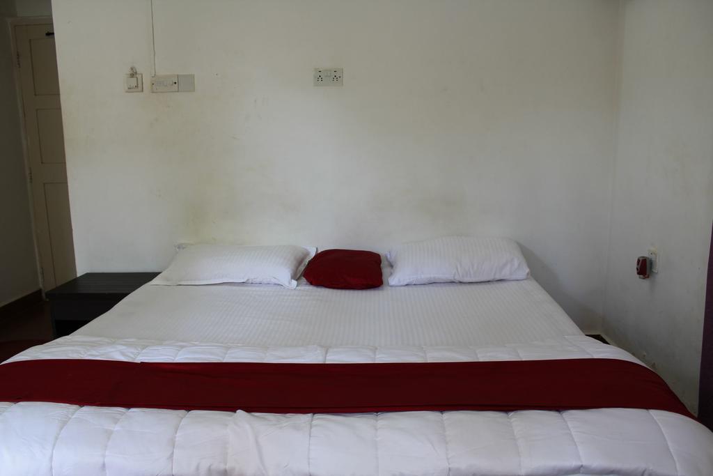 Sugar Plum Macedo Palms Bed & Breakfast Бага Стая снимка
