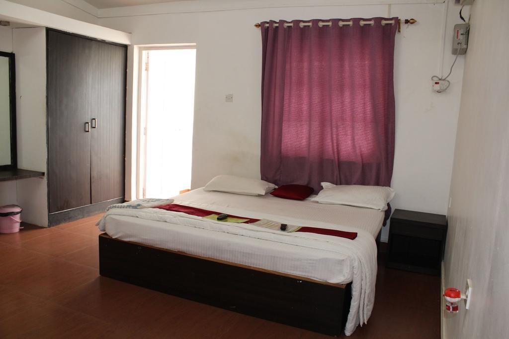 Sugar Plum Macedo Palms Bed & Breakfast Бага Стая снимка
